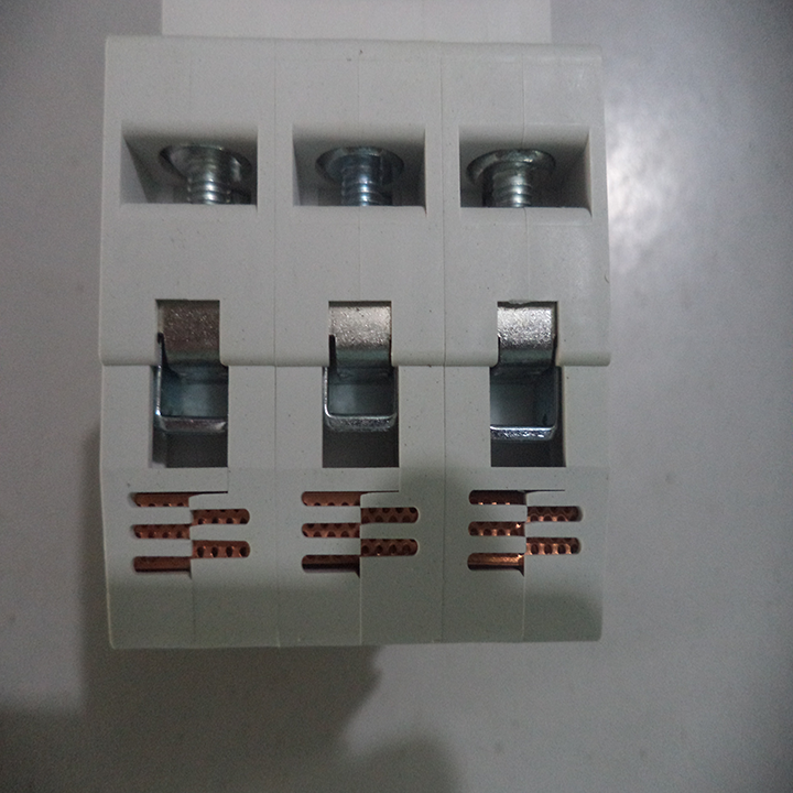 Cầu dao tự động aptomat 3 pha Lioa 63A,32A,16A,10A,6A (Aptomat 3 cực)