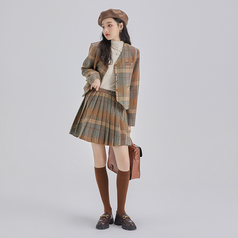 Set áo Blazer và chân váy caro phong cách vintage