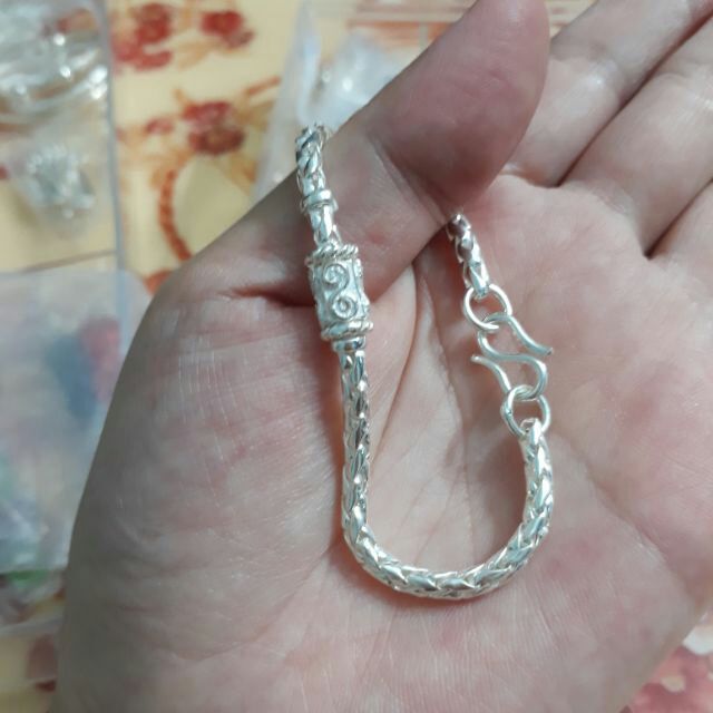 Lắc bạc trẻ em đeo khỏe đẹp