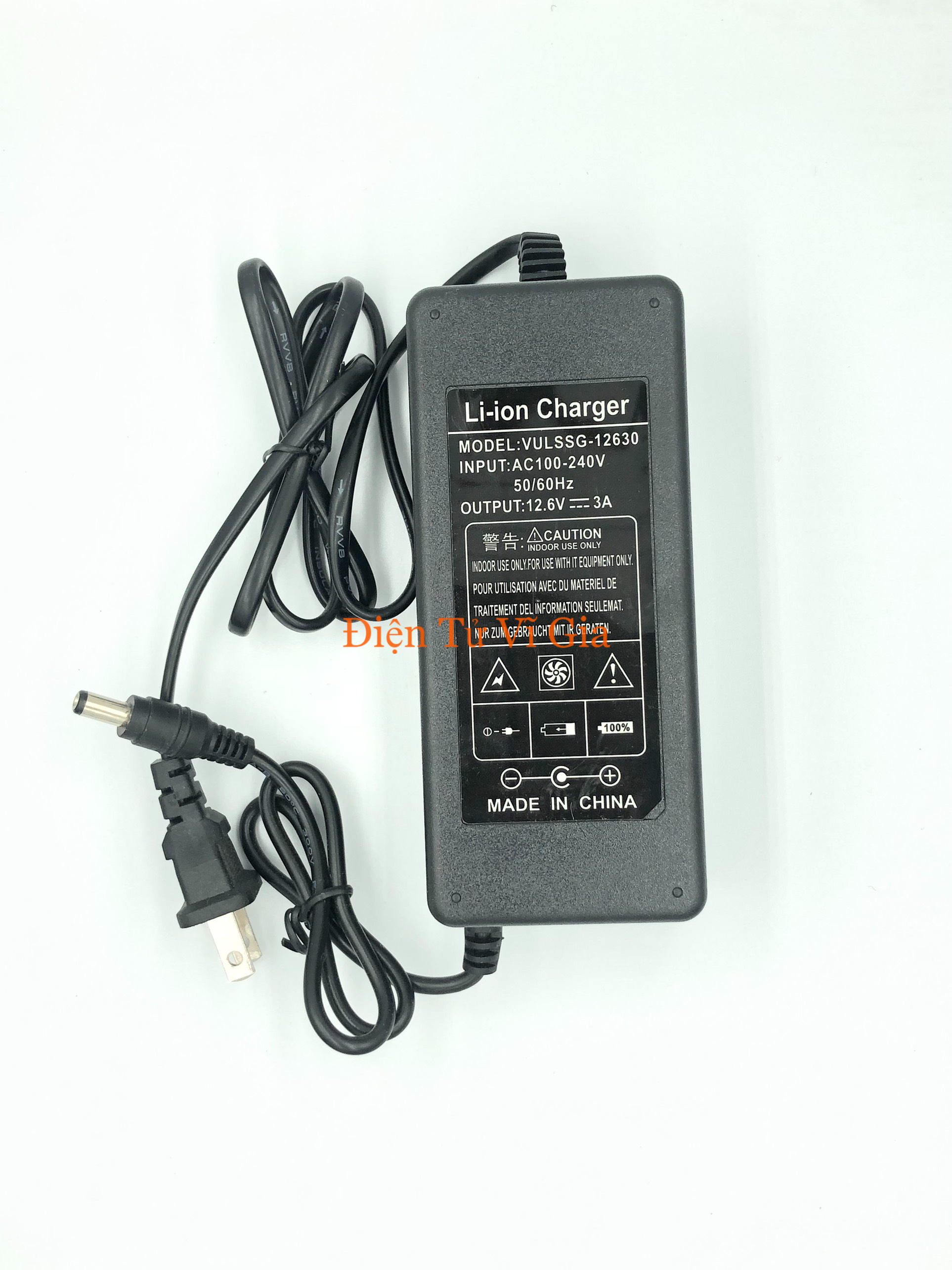 Sạc pin 3s3a 12.6v - 3a có quạt tản nhiệt dùng cho pin li-ion , có đèn báo đầy pin