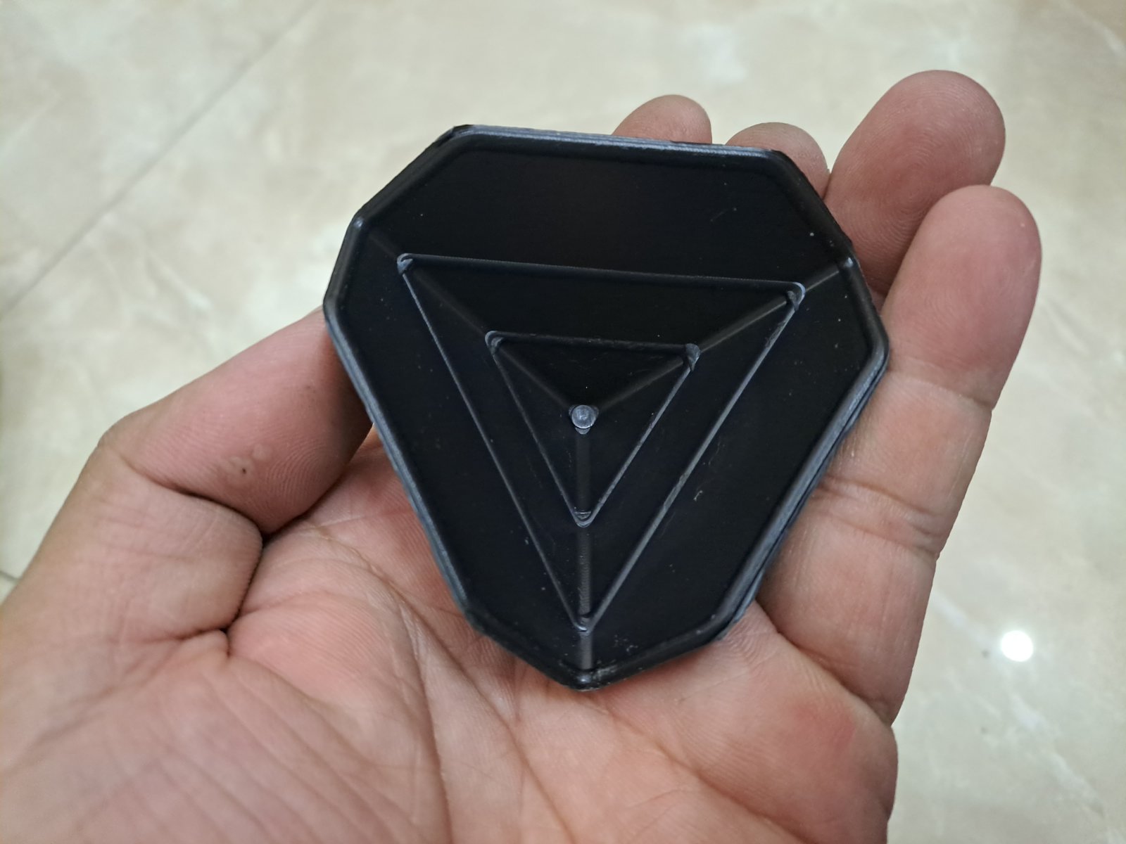 Combo 16 Cái Góc Nhựa Tam Giác Bảo Vệ Thùng