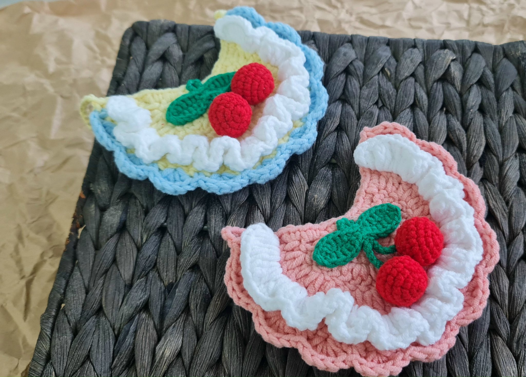 Yếm len hình trái Cherry vòng cổ dễ thương cho chó mèo