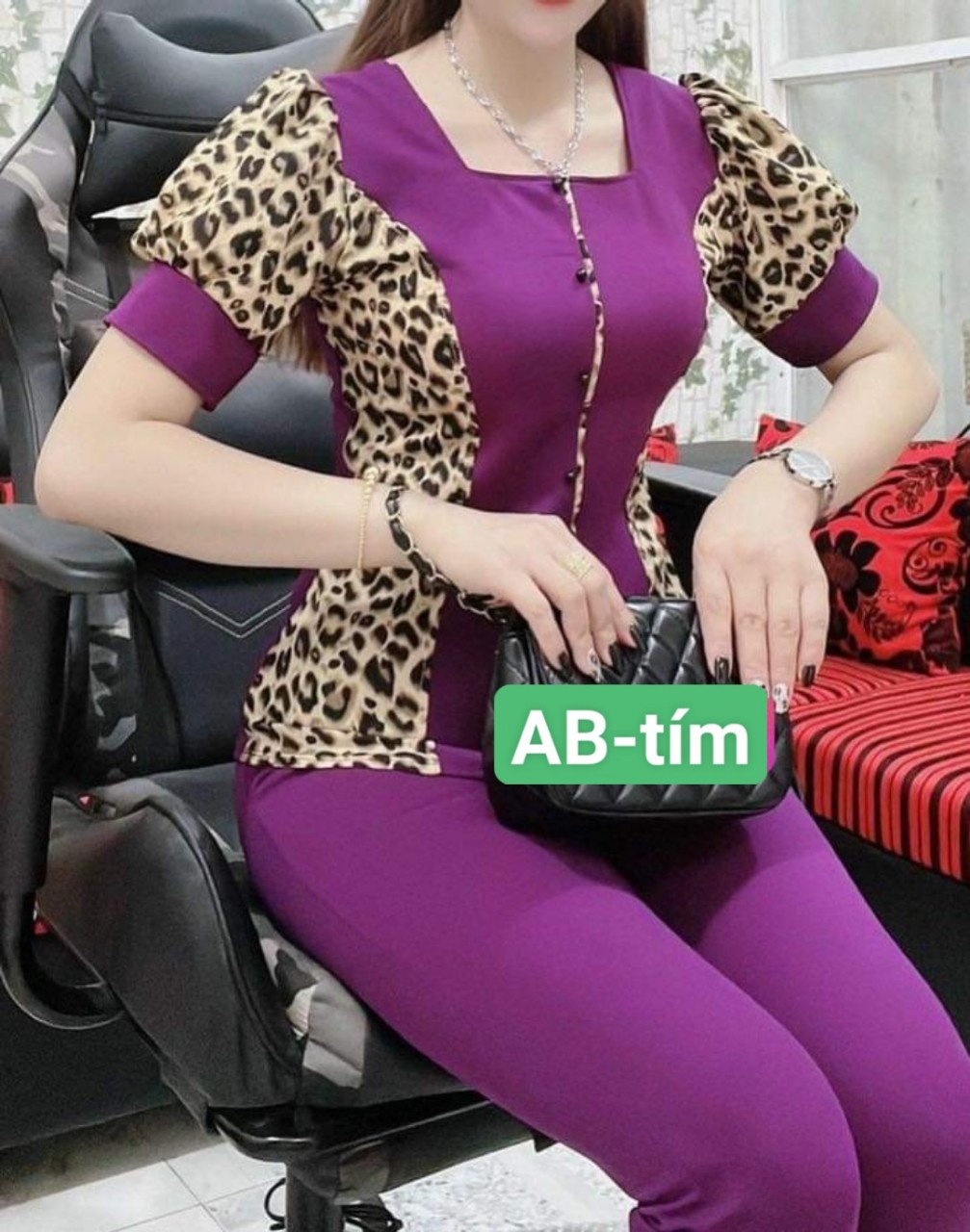 Set cát hàn cổ vuông phối voan sang chảnh