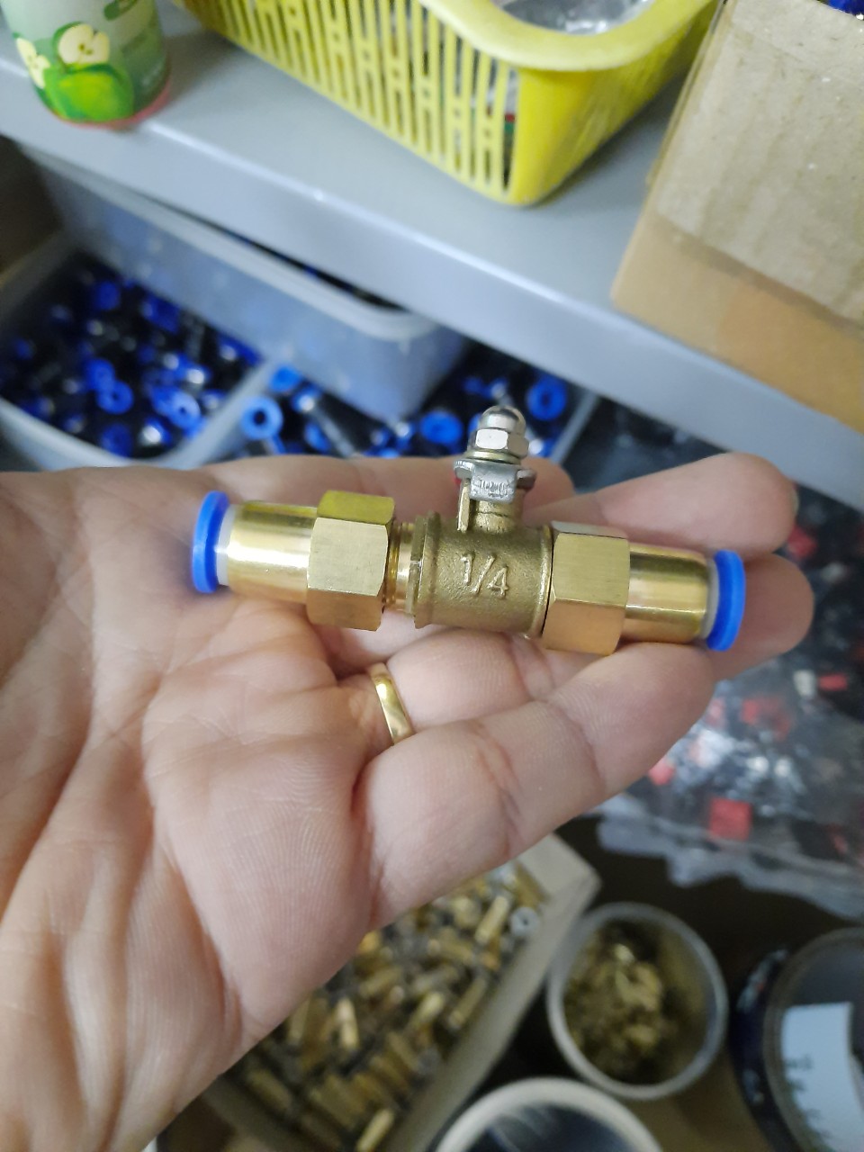 Van khoá 2 đầu 8mm chất liệu đồng dùng cho ống 8ly phun sương