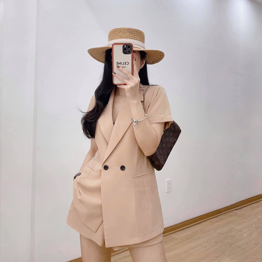 Set vest-blazer dáng suông ngắn tay và quần short mặc mùa hè