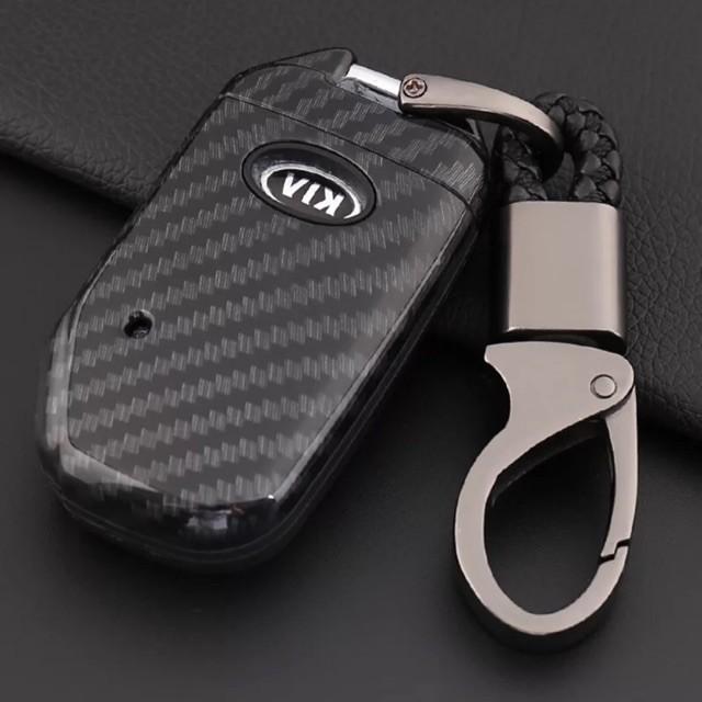 Bao da chìa khóa carbon xe KIA Cerato 2019 2020 2021 2022 + có kèm móc treo chắc chắn Bảo vệ chìa khóa khỏi va đập, tránh trầy xước, hư hỏng bộ điều khiển, giúp nâng cao tuổi thọ của chìa khóa