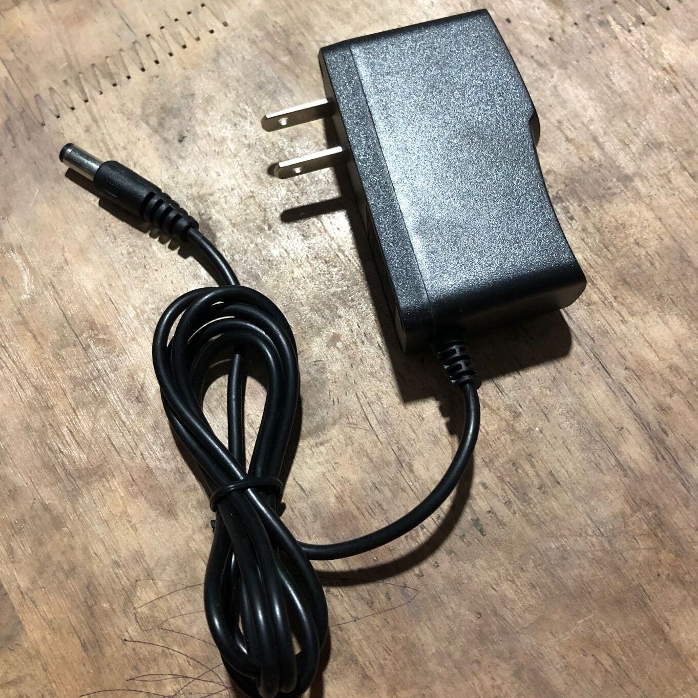 Cục nguồn sạc pin 5V-1A chuyên dành cho máy bắn cốt bằng tia laze