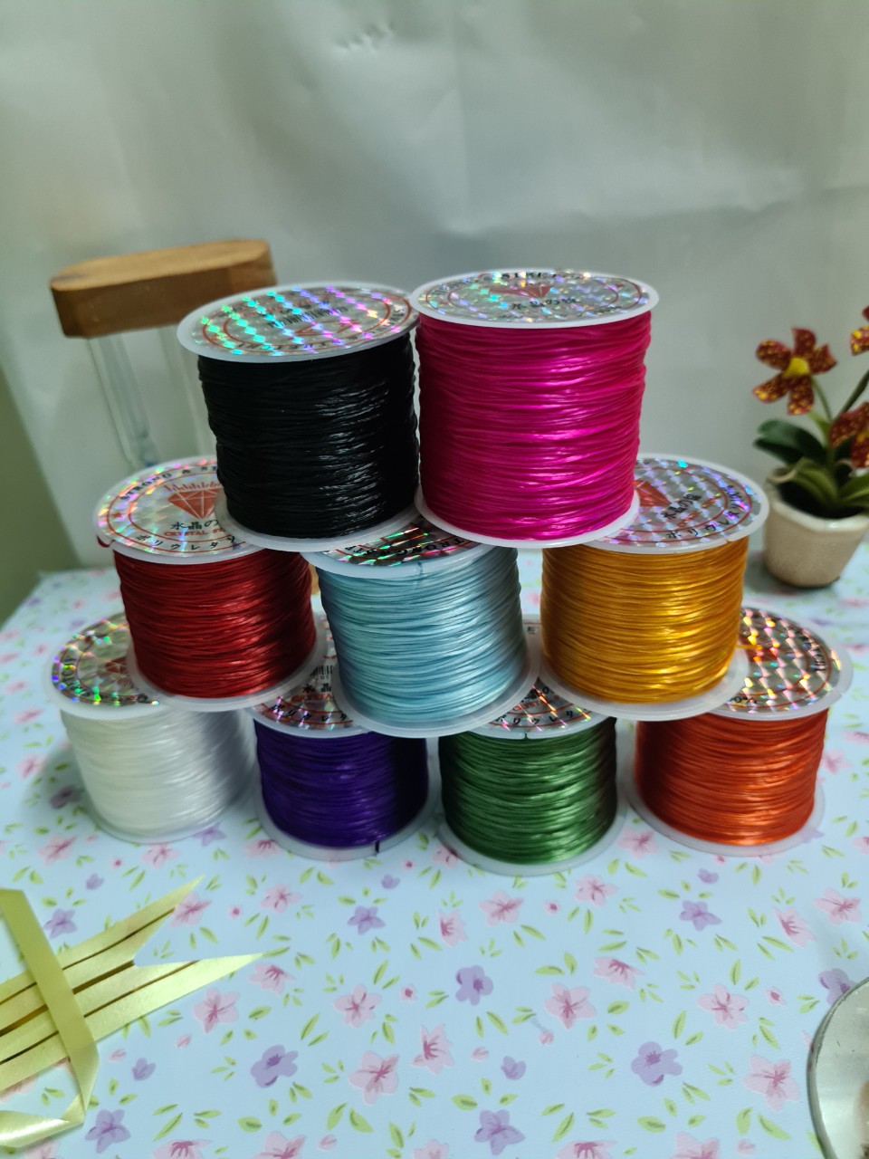Cuộn dây cước màu, chỉ chun màu mảnh co giãn loại tốt