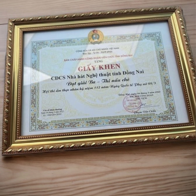 Khung Giấy Khen A4 - Màu Vàng  G2 - Mặt Kính Sang Trọng