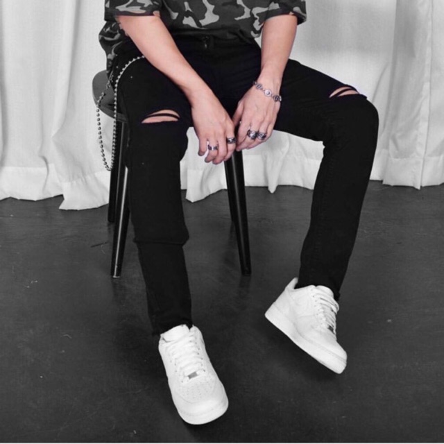 Quần jeans đen trơn - rách gối