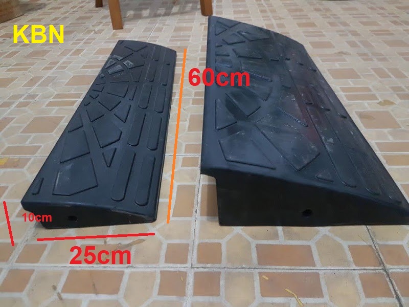 TẤM CAO SU CẦU DỐC CAO 10CM