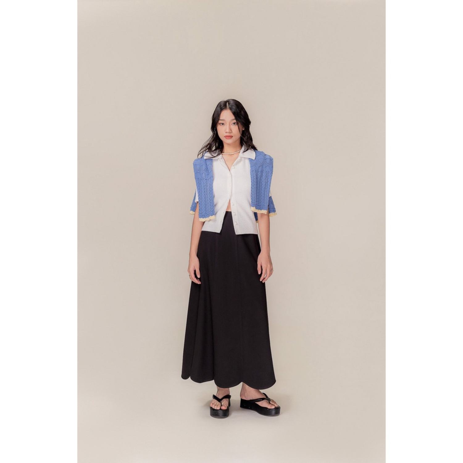 LIBÉ - Chân váy dài qua gối màu đen viền gợn sóng