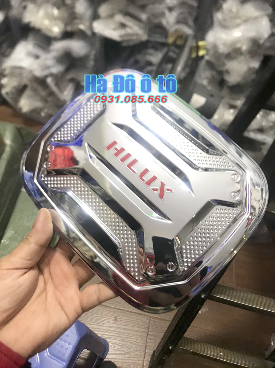 Ốp bảo vệ nắp bình xăng toyota hilux - ốp nắp bình xăng hilux