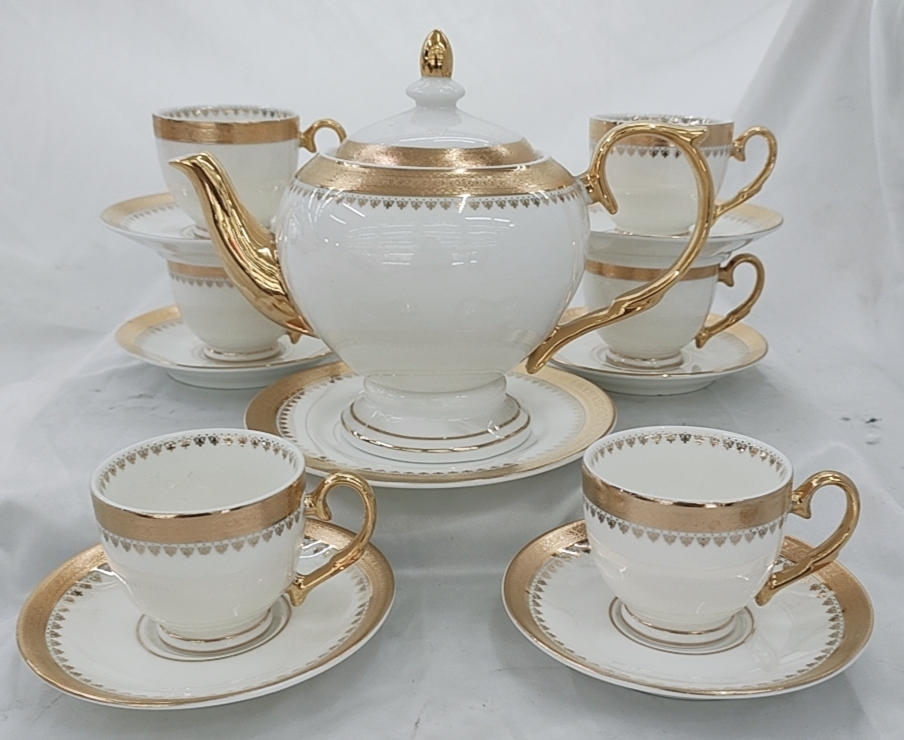 BỘ ẤM CHÉN SỨ XƯƠNG KÈM ĐĨA LÓT TÁCH MÀU TRẮNG VIỀN VÀNG 24K CAO CẤP
