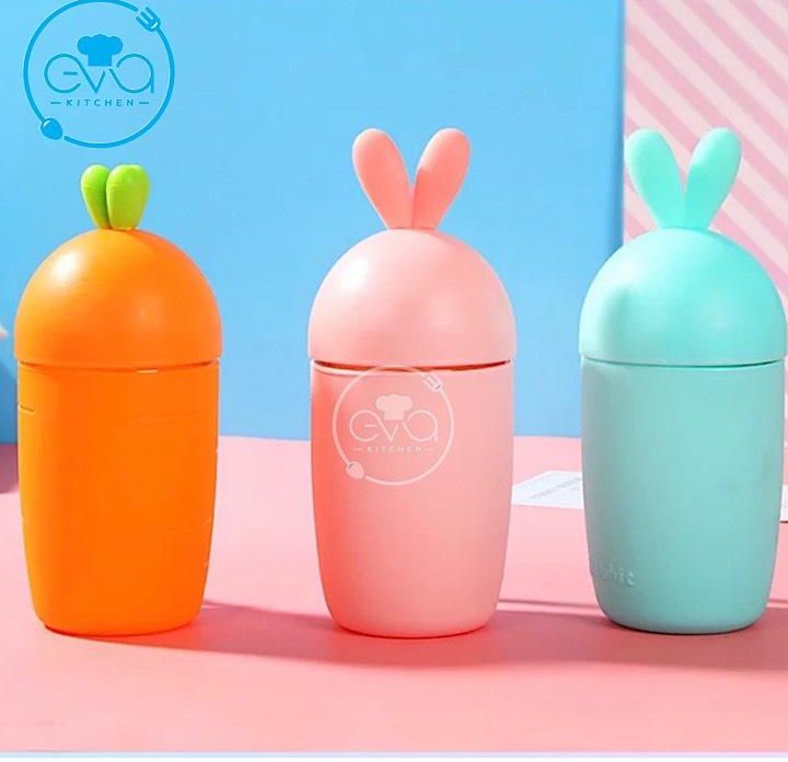 [HCM]Bình Nước Thủy Tinh  Bọc Silicone Hình Cà Rốt Và Tai Thỏ Cute Kèm Dây Xách 400ml