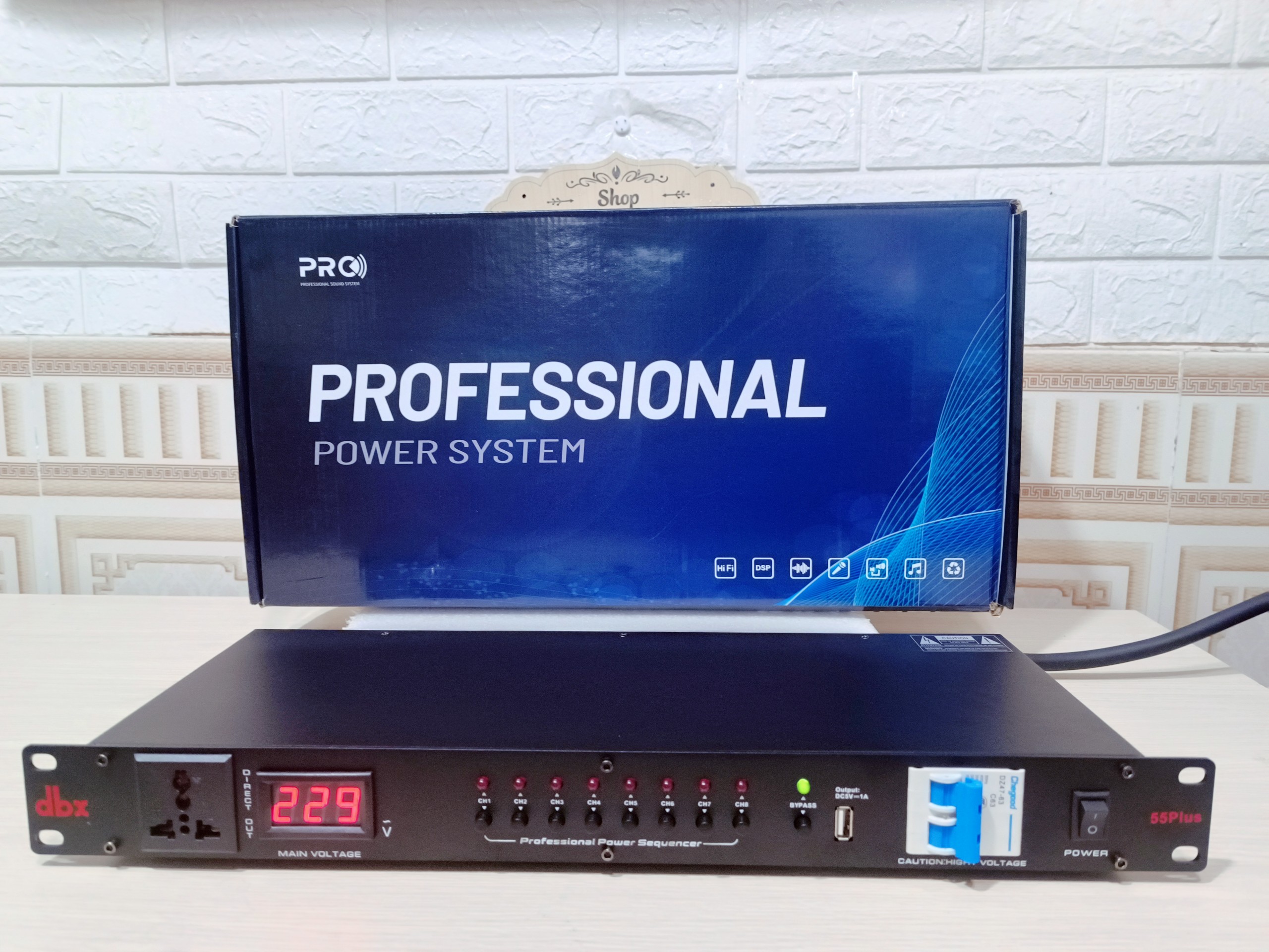 Quản lý nguồn DBX bảo vệ thiết bị trong dàn âm thanh karaoke , chống giật và cháy nổ thiết bị