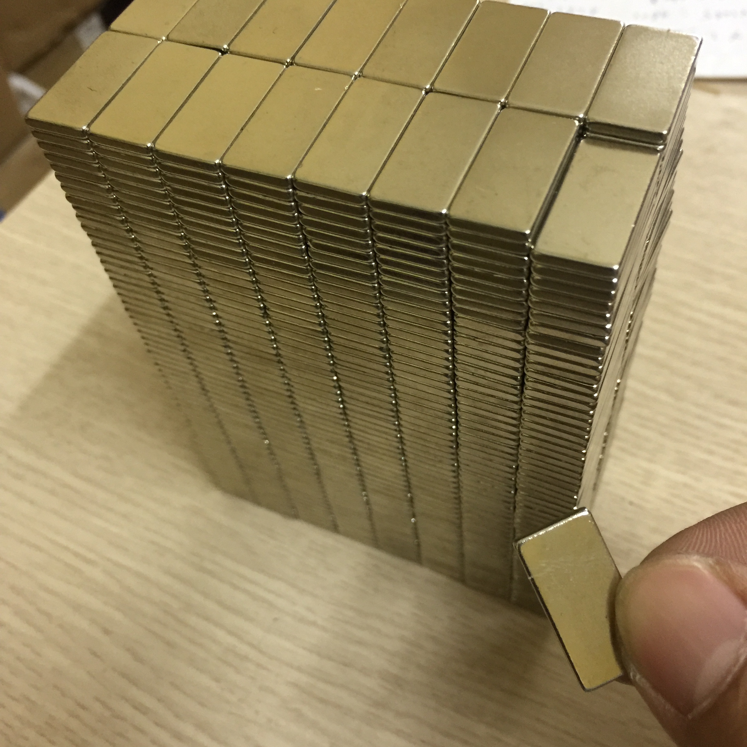 Nam châm đất hiếm 20x10x2mm