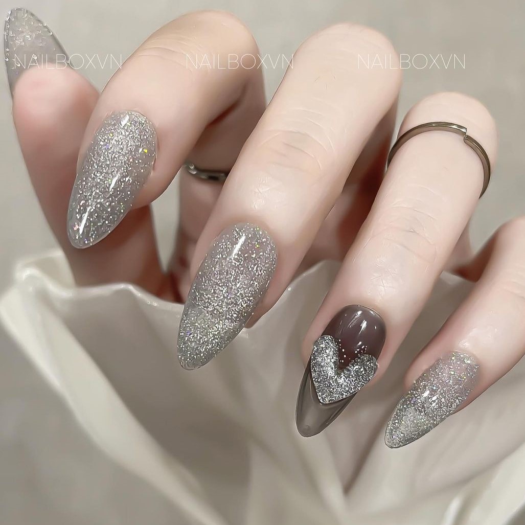 Bộ 10 móng tay giả - nailbox thiết kế theo số đo màu đen thạch đính tim nhũ flash