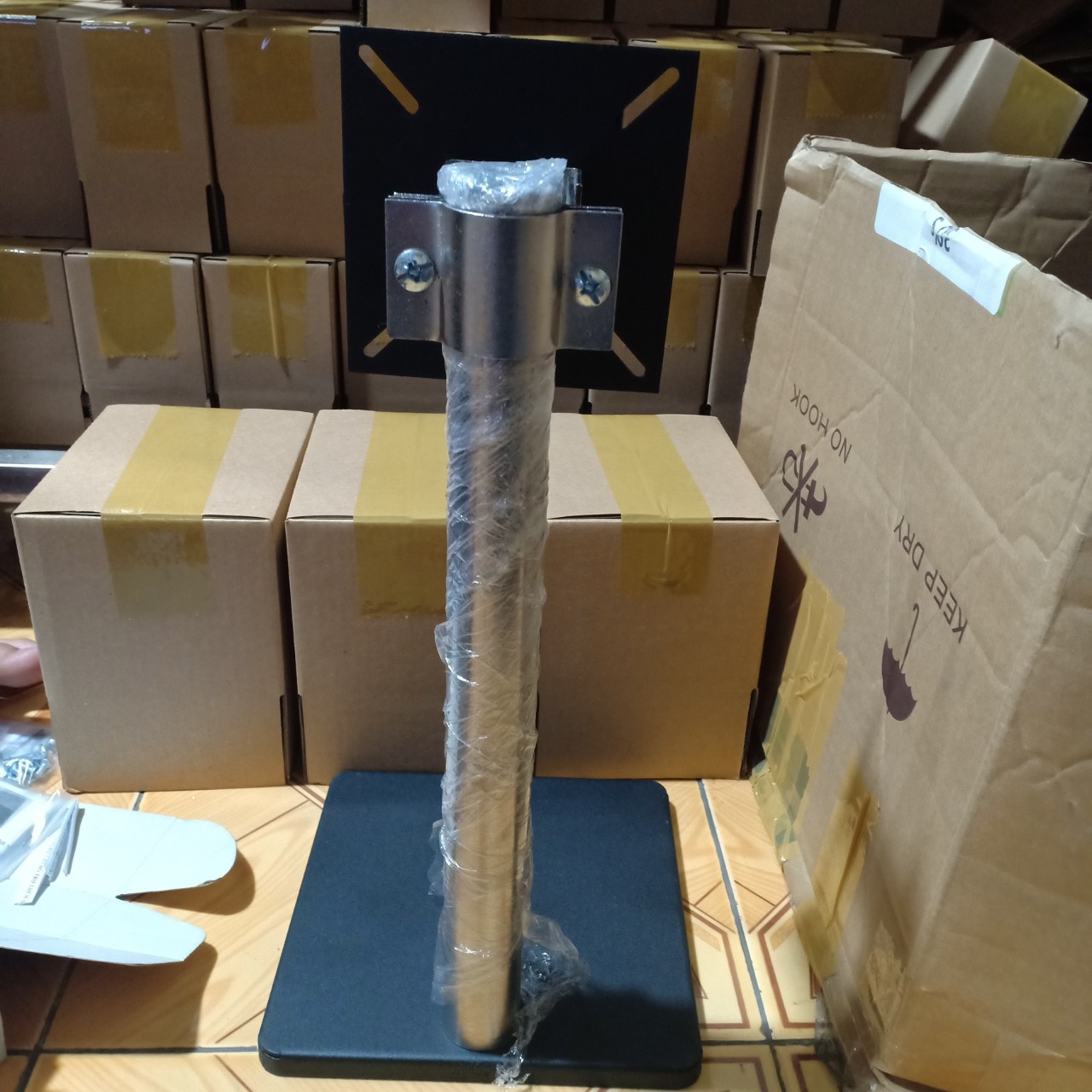 [HCM]Chân đế sắt màn hình đa năng cho màn hình LCD - Trụ Tròn