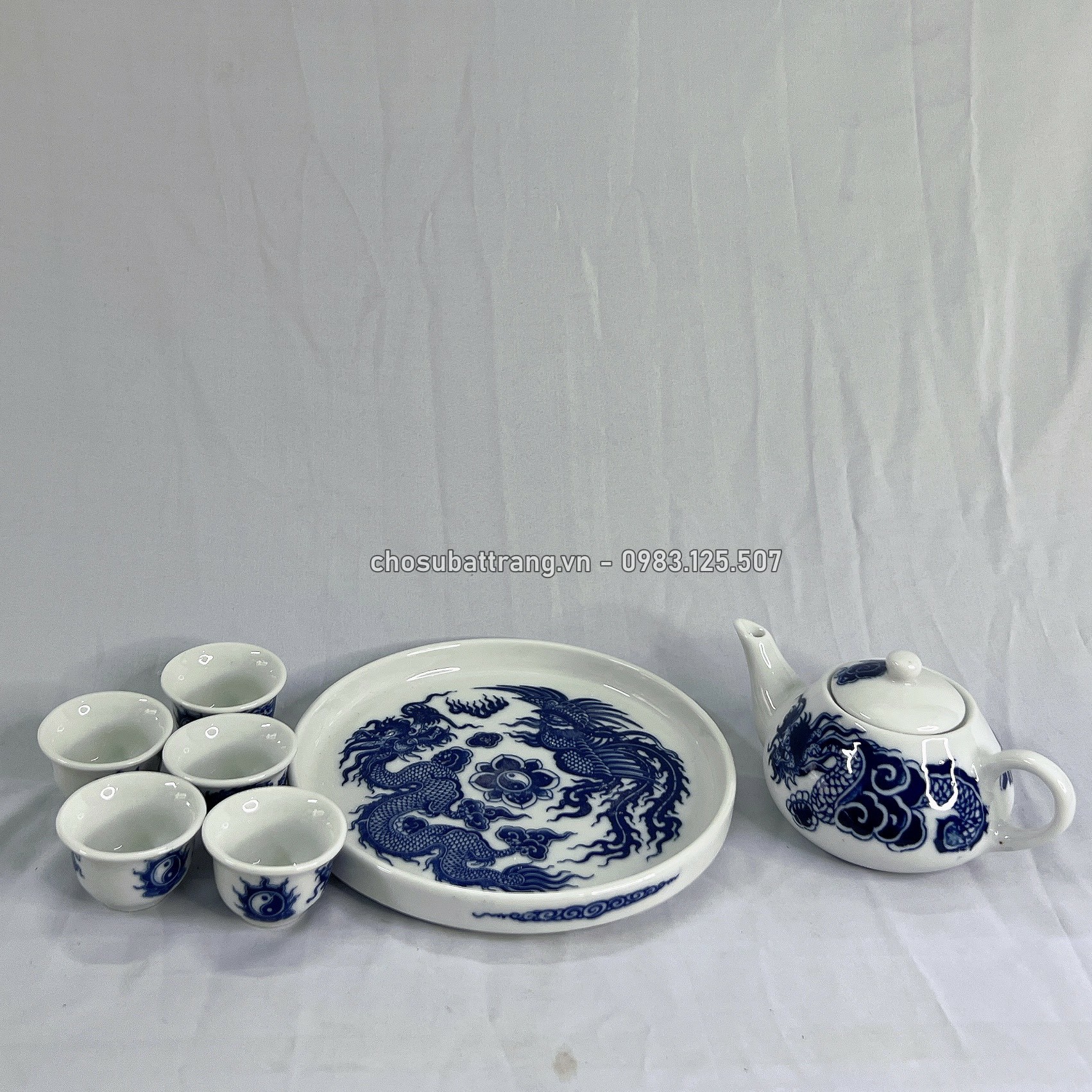 Bộ tiểu trà trên bàn thờ - men xanh lam 5 chén