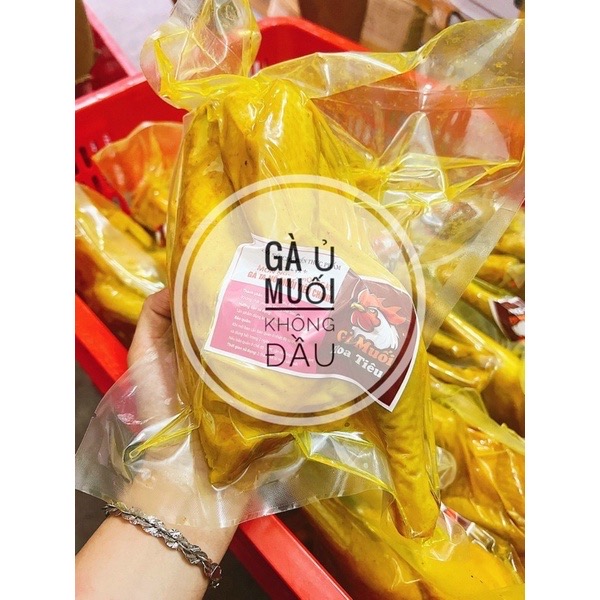 Gà ủ muối nguyên con không đầu ăn là nhớ