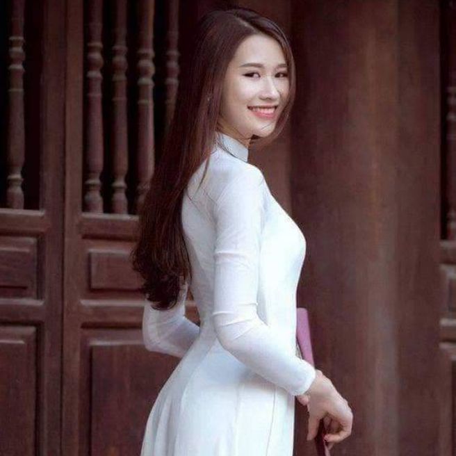 Áo dài trắng kèm quần