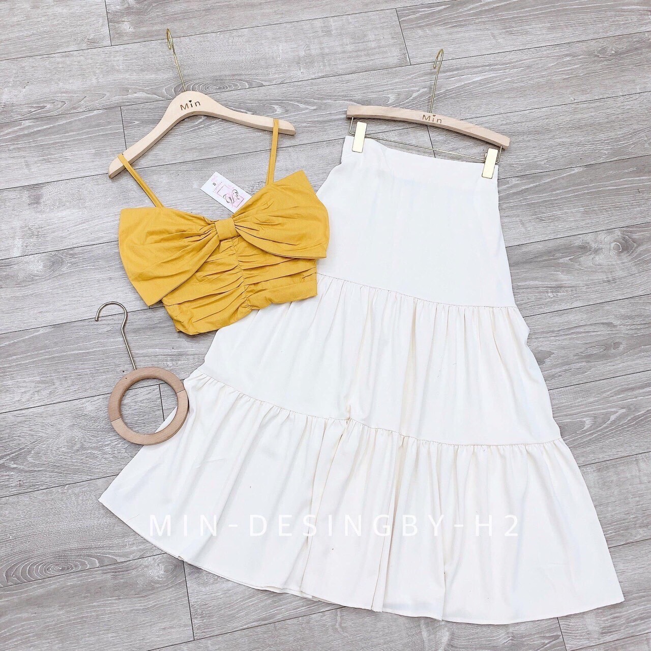 Sét váy nữ áo hai dây có nơ kèm chân váy xòe