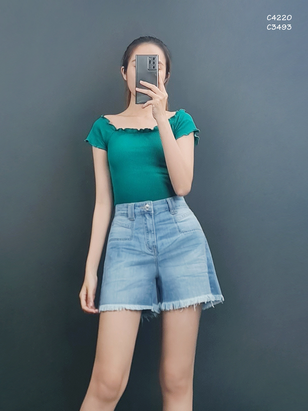 C4220 - Áo thun gân trễ vai croptop tay ngắn trơn