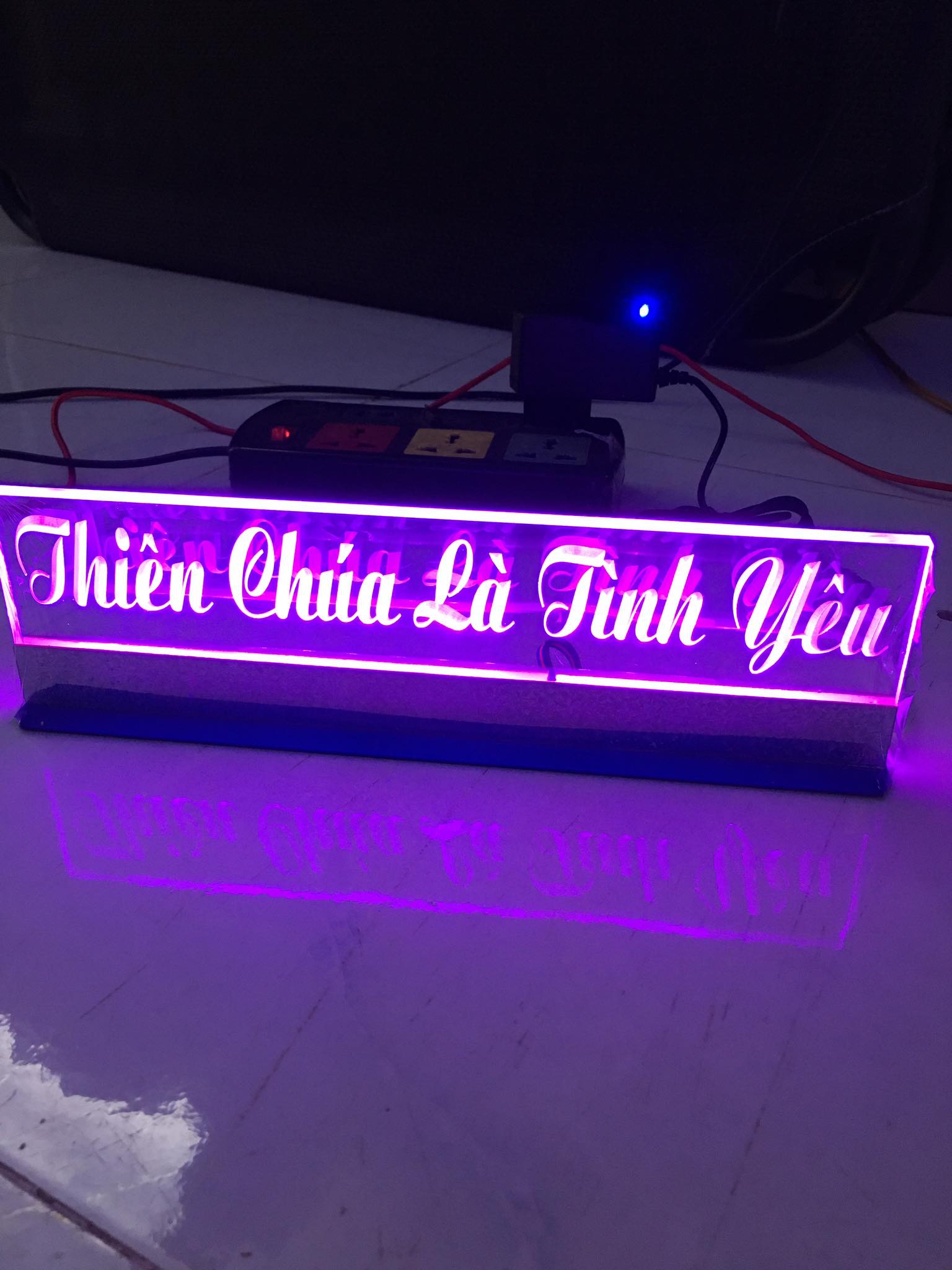 chữ mica Thiên Chúa là tình yêu