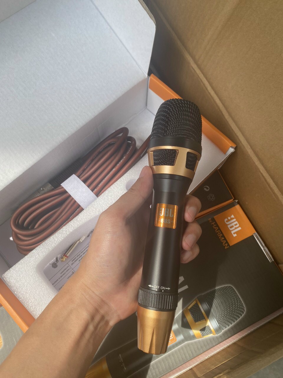 Micro có dây chuyên nghiệp micro biểu diễn sân khấu, micro karaoke jbl 68s mic chống hú, chống rè, tín hiệu ổn định micro chuyên nghiệp có dây, micro hát karaoke phòng thu, tương thích với các loại loa karaoke