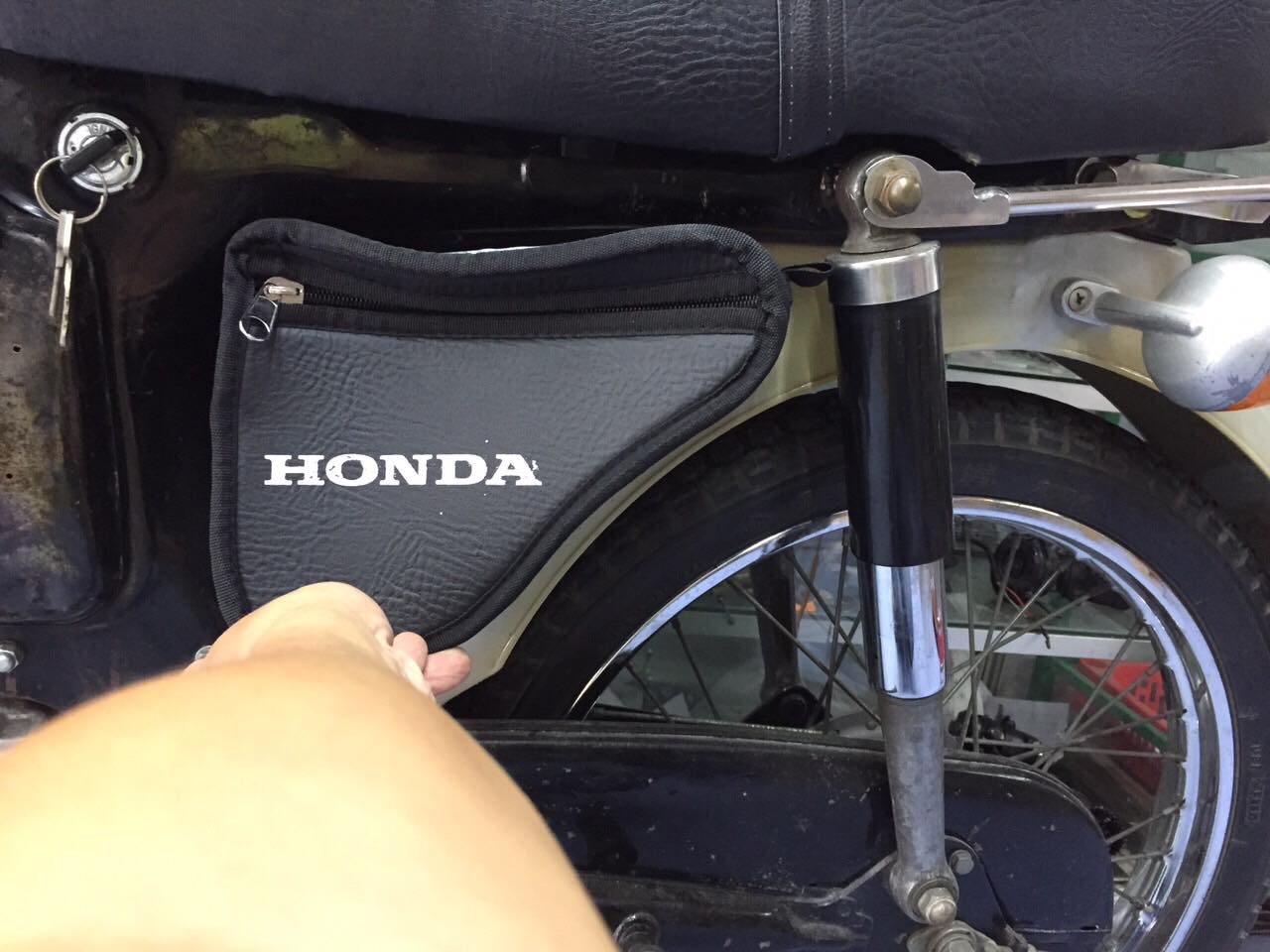 Honda 67: túi nhét sườn, đựng phụ tùng, áo mưa cho xe 67,cd, cl