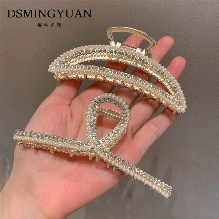 Kẹp càng cua đính đá chữ D sang trọng