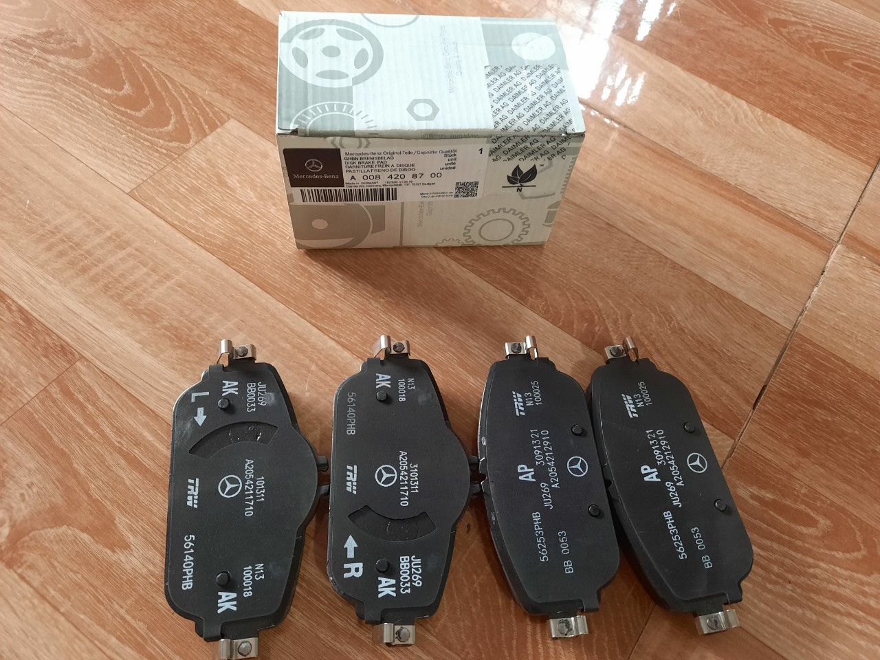 Bố thắng trước mercedes c200 c250 c300 w205 e200 e250 w213 mã 2054211710