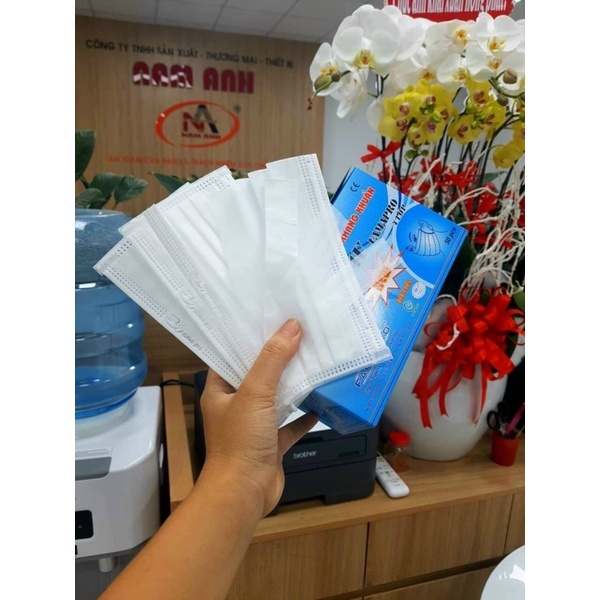 Combo 50 Hộp Khẩu Trang Y Tế Kháng Khuẩn Famapro 4U Trắng Và Xanh , Gồm 4 Lớp: