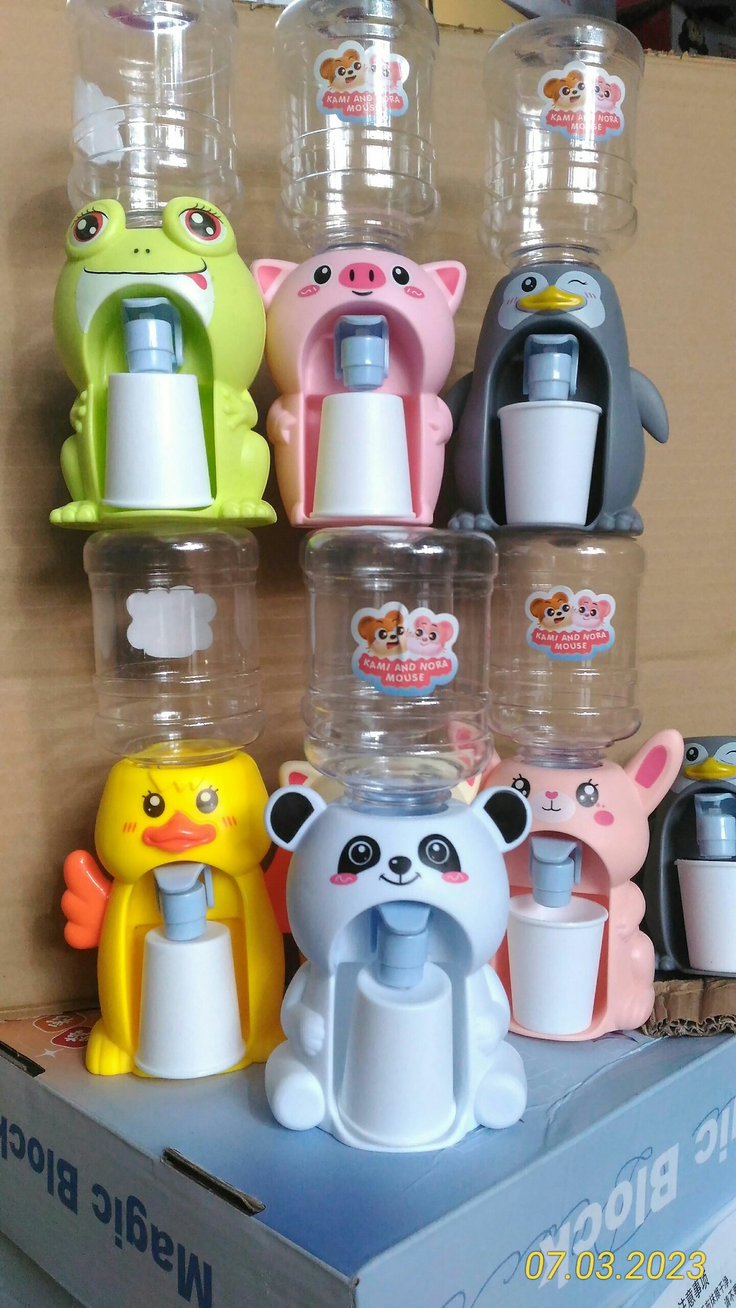 Bình Nước mô hình Bình đựng nước cho bé đi học- bình nuoc mô hình đồ chơi mini quà tặng cho bé 200ml