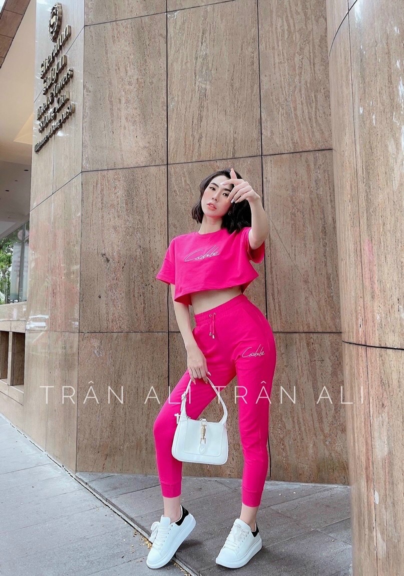 Sét áo thể thao croptop thêu chữ kèm quần rút dây cực cá tính