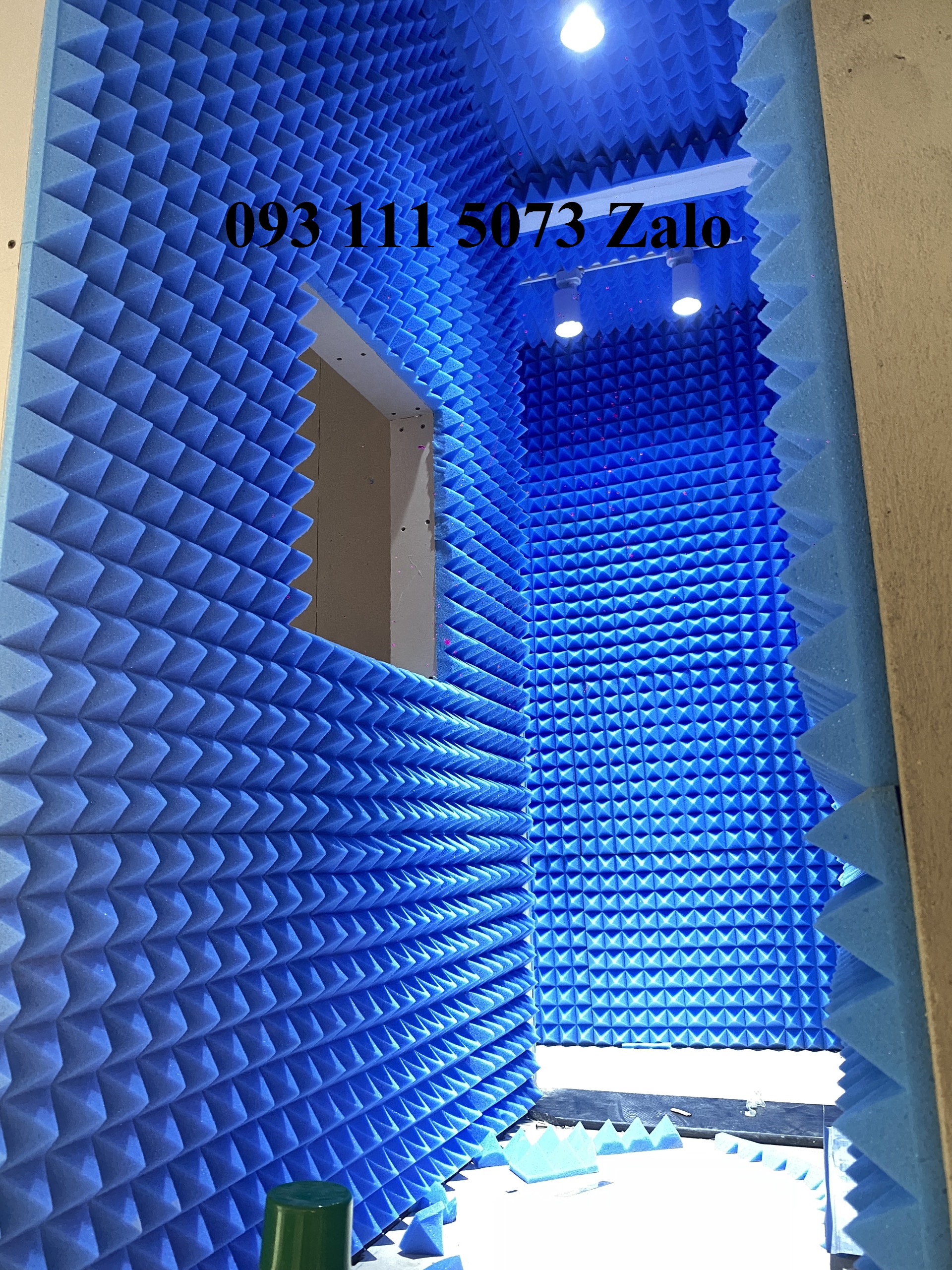 Mút cách âm kim tự tháp nhiều màu KT 50x50cm