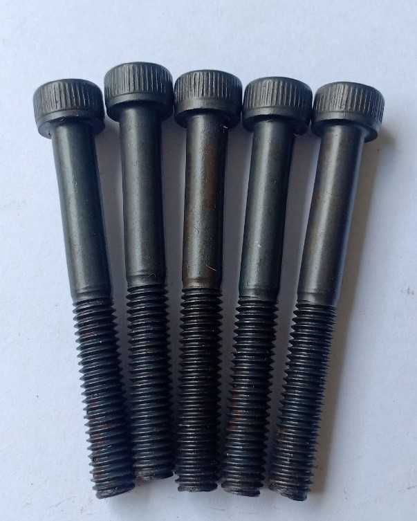 1 BỊCH 50 CON BULONG LỤC GIÁC THÉP 6x50 NR M.E HOÀNG KHANG