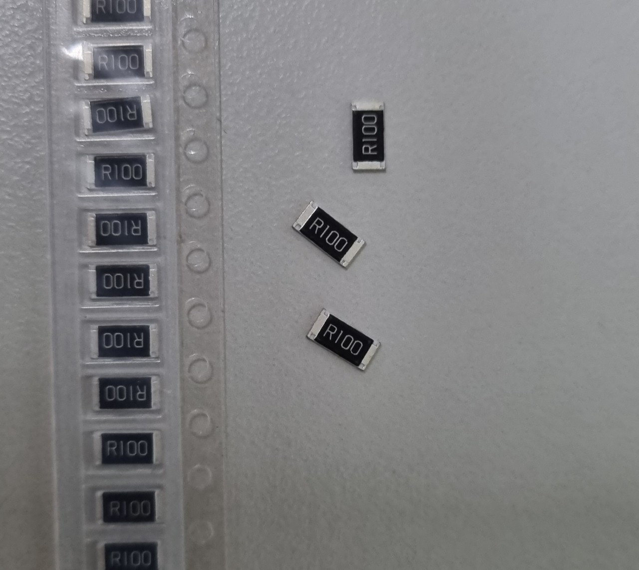 Combo 20 điện trở chip smd 2010 r10 ± 5% - điện trở dán smd 2010
