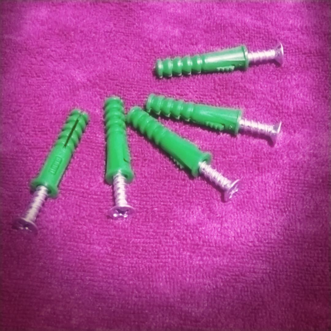 [HCM]Một bộ gồm 500 Tắc kê 06 mm + 500 Vít 5 mm x 30 mm.