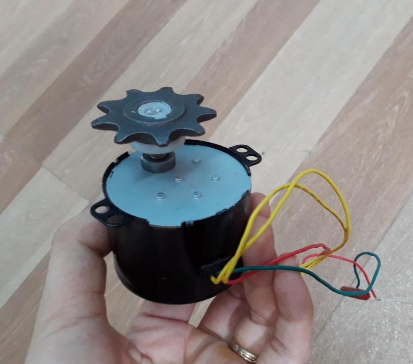 Bộ motor và nhông có gắn chuyển trục 6-10w 220V - Phụ kiện máy ấp trứng