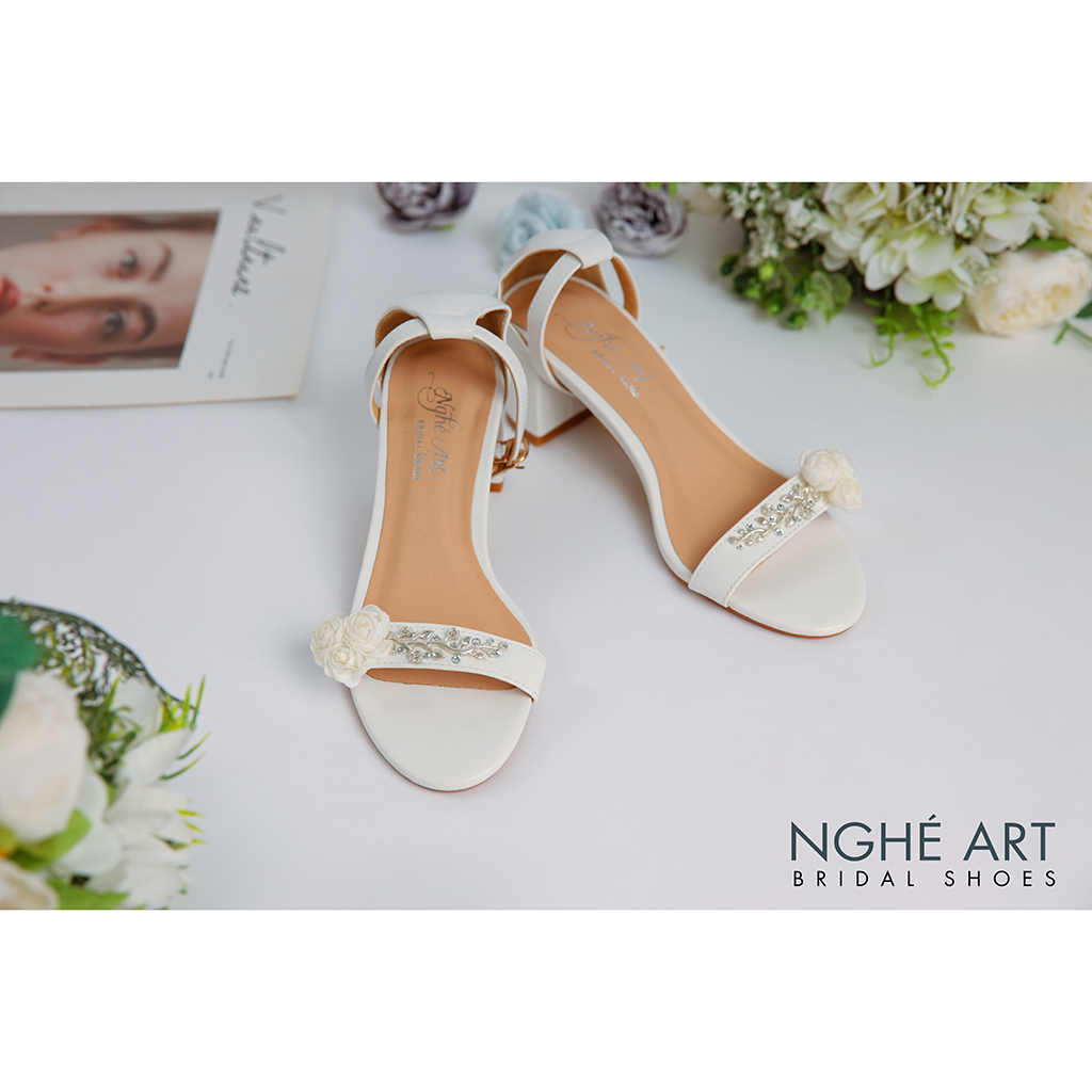 Giày cưới Nghé Art hoa trắng 348 sandal
