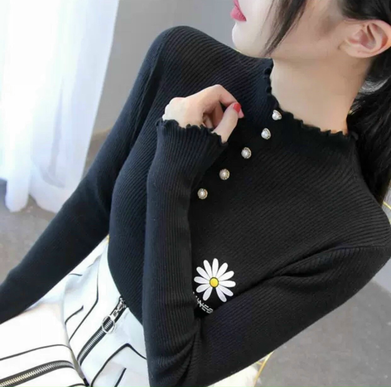 áo kiểu thun gân tay dài cổ lọ cuốn biên 5 nút thêu hoa cúc xinh