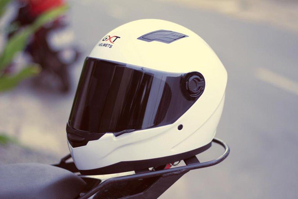 Mũ bảo hiểm fullface GXT 136 màu trắng trơn