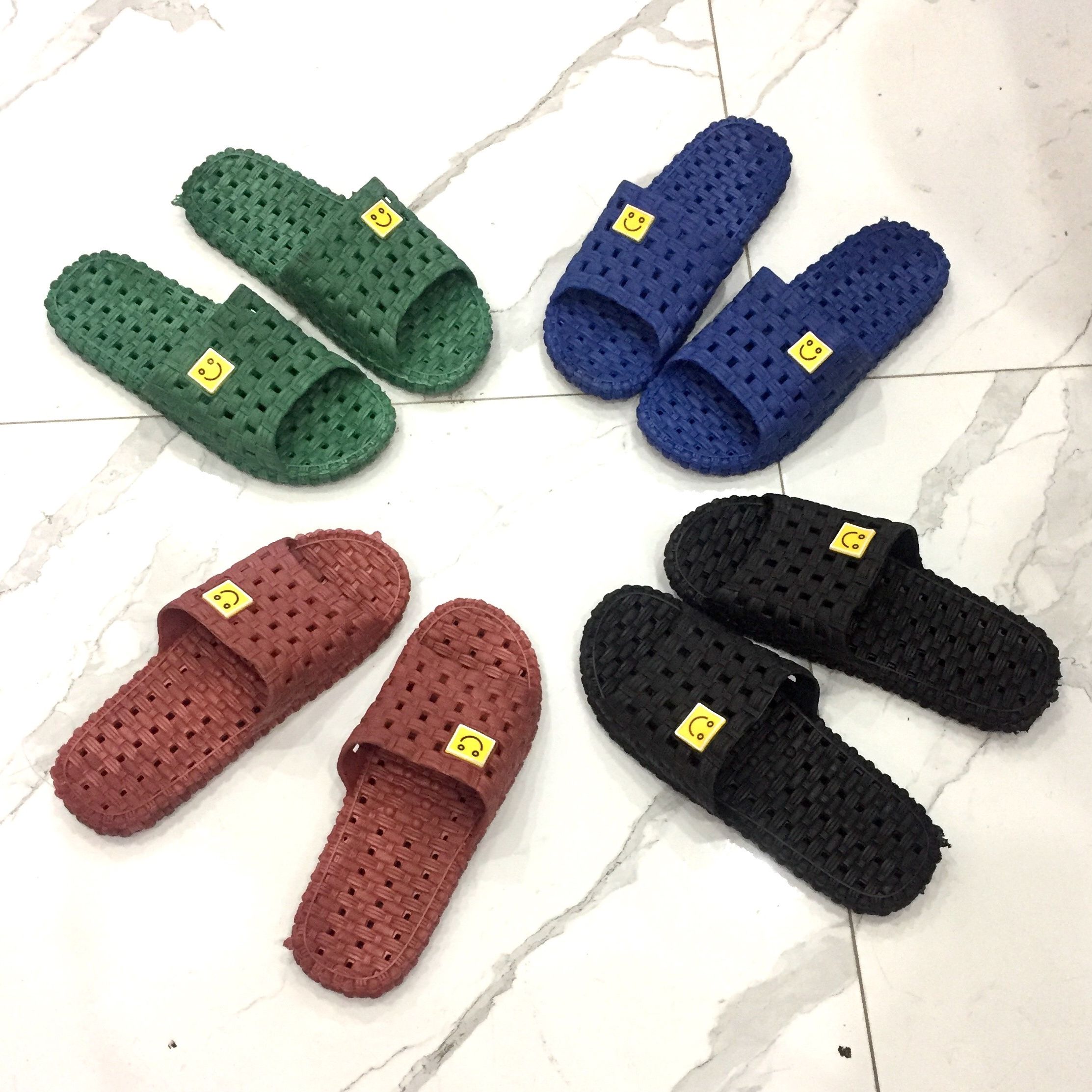 Dép lỗ mặt cười đi trong nhà hình mặt kiểu dáng Hàn Quốc chống trơn trượt cho Nam và Nữ D022