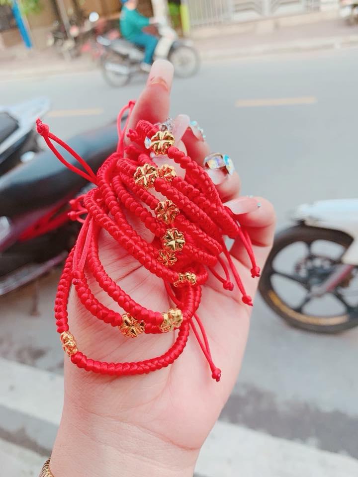 Vòng tay chỉ đỏ cỏ 4 lá vàng 10k
