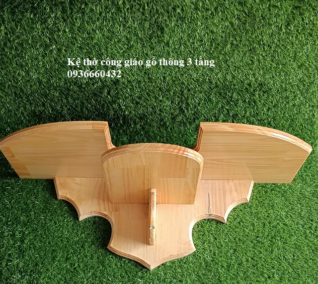Kệ bàn thờ công giáo gỗ thông 3 tầng(thấp ở giữa) màu vàng nhạt trang trí bàn thờ công giáo 80cm 70cm 60cm 50cm