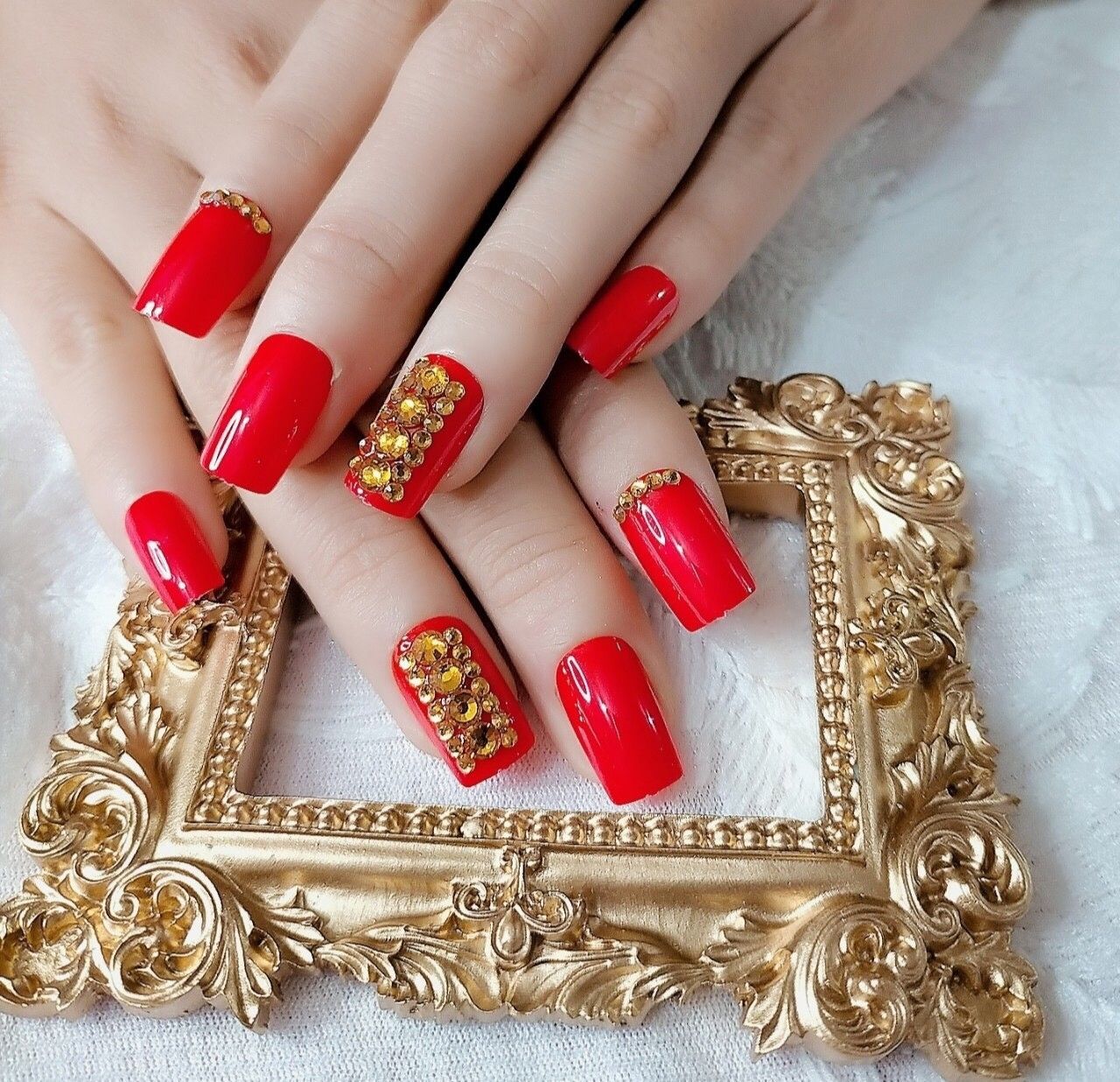 Bộ 24 Móng Tay Màu Đỏ Đính Đá Nổi Kèm Keo