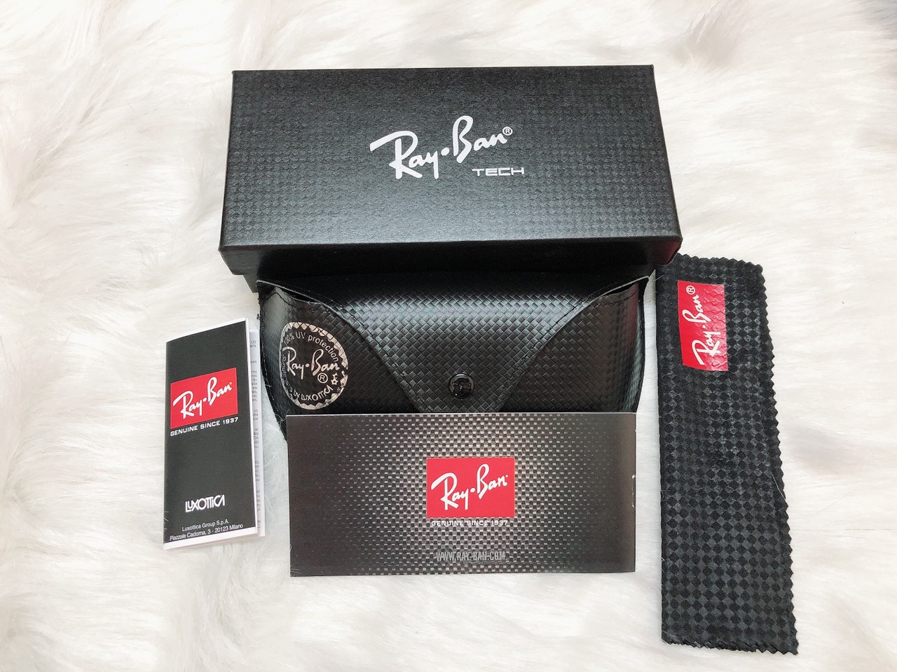 Hộp Đựng Kính Rayban Đầy Đủ