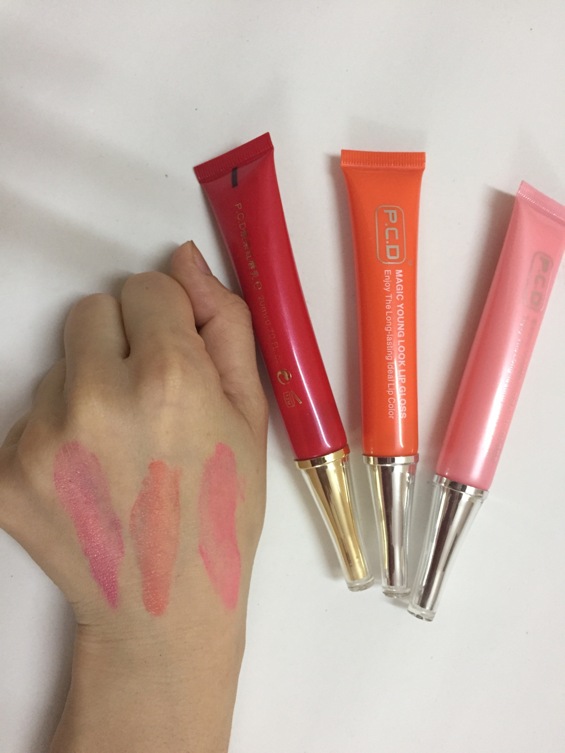 SON DƯỠNG KÍCH MÀU MÔI GIÚP MÀU MÔI SAU PHUN LÊN MÀU ĐỀU VÀ CHUẨN TONE P.C.D MAGIC YOUNG LOOK LIP GLOSS